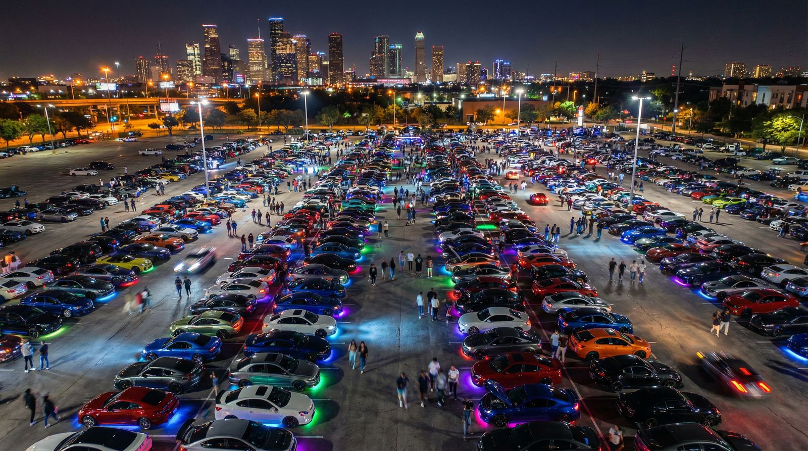 草莓视频梦想与远方汽车视频展示